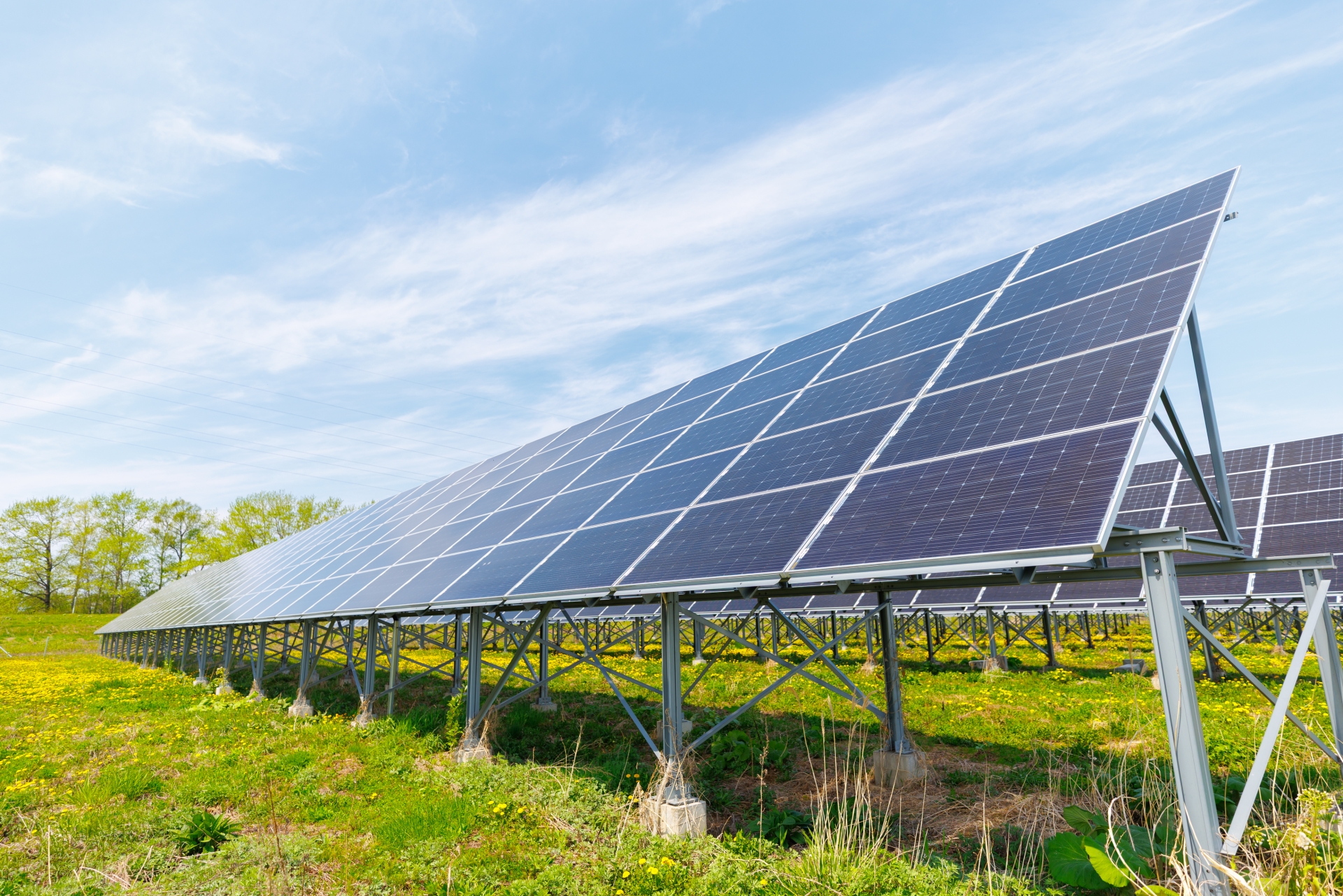 太陽光発電とドローン
